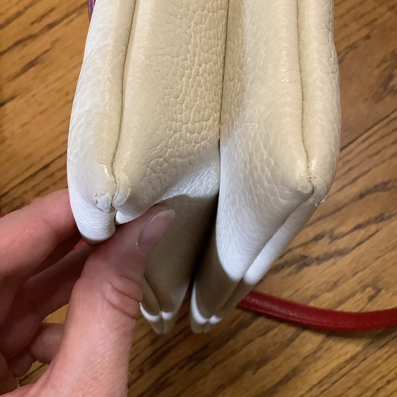 Espe white/red scalloped front purse - Picture 5 of 9